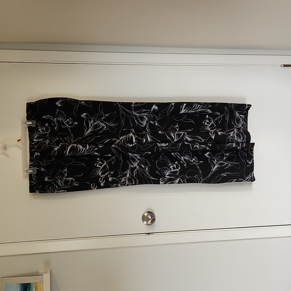 Black and white floral print flowy pants - Picture 1 of 8